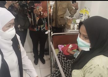 Khofifah Kunjungi Pasien Campak di RSUD dr. H. Moh. Anwar Sumenep