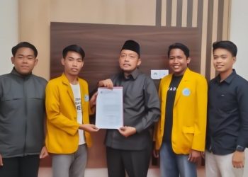 Terima Langsung Aspirasi Mahasiswa, Ketua DPRD Sumenep Menuai Pujian