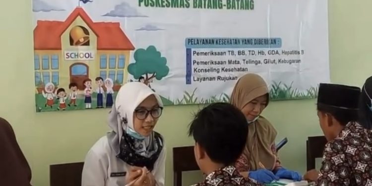 Dinkes P2KB Sumenep Apresiasi Kegiatan PKG Puskesmas Batang-Batang di Lingkungan Sekolah