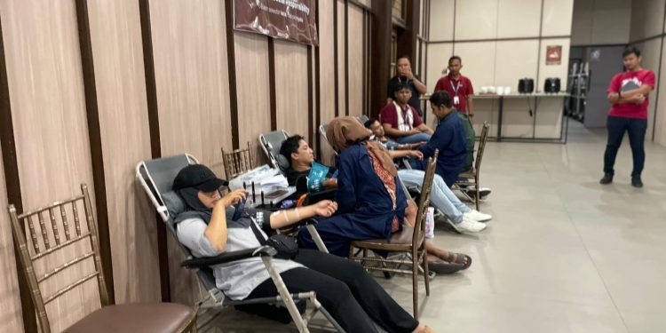 Ulang Tahun Pertama, Myze Hotel Sumenep Gelar Donor Darah dan Pemeriksaan Mata Gratis