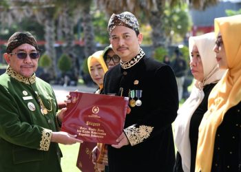 Kepala Bappeda Sumenep Terima Satyalancana Karya Satya dari Presiden RI