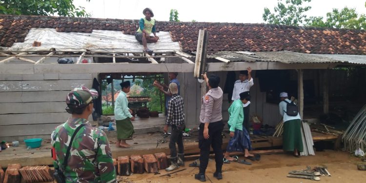 Angin Puting Beliung Mengamuk di Sumenep, Sejumlah Rumah dan Ponpes Dilaporkan Rusak
