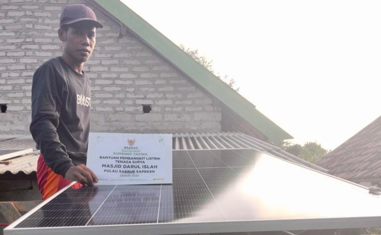 Jelang Ramadan, Baznas Sumenep Salurkan Bantuan Panel Surya untuk Masjid di Pulau Terluar